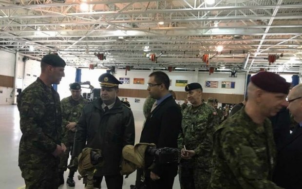 В Украину прибудут военные инструкторы из Канады
