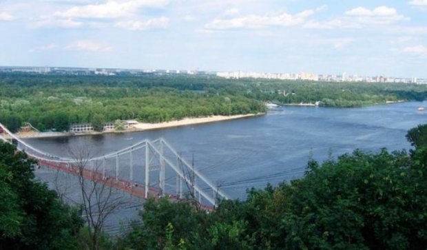 Що знищує найбільшу річку України