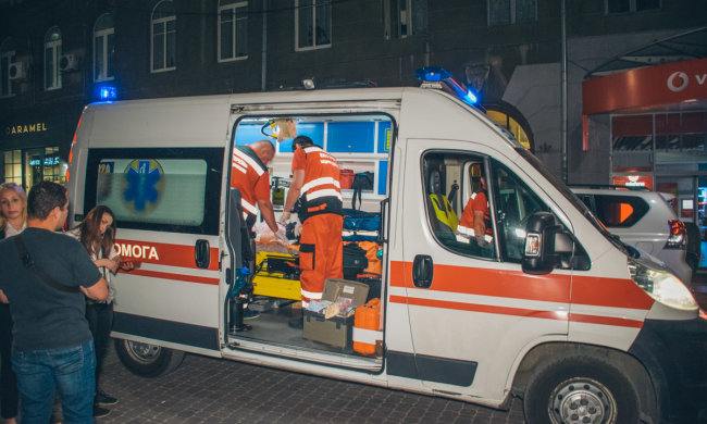 У Києві п'яний звір порізав дитину: зняв з гойдалки і схопився за ніж