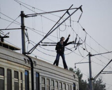 Смертельный экстрим ради "лайков": родителям назвали самые опасные тренды среди подростков