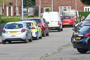 Поліція оточила район після того, як було зроблено відкриття