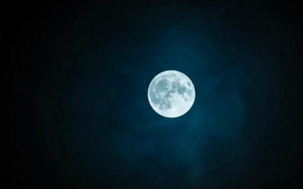 Это невероятно: происхождение Луны объяснили парящим пончиком