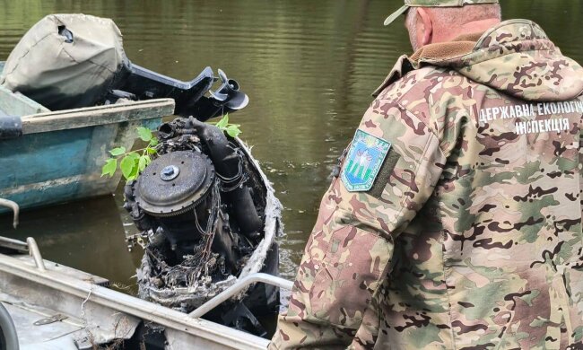 Злоумышленники сломали катер инспекторов Госэкоинспекции