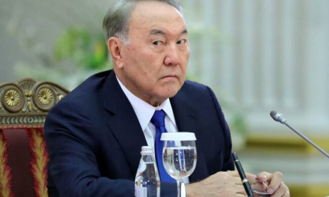 Робот-вбивця не справився з Назарбаєвим