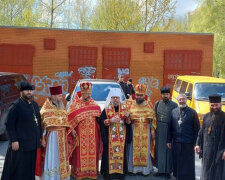 Священники УПЦ повезли Благодатный огонь в зону ООС