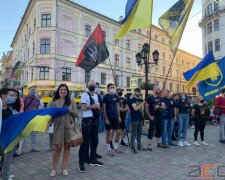 Акція в Чернівцях проти інспектування позицій Збройних сил на Донеччині, фото: ІА АСС