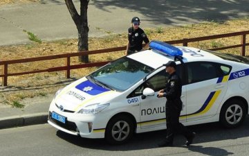 Порезали горло и бросили на дороге: в Житомире поиздевались над студенткой 