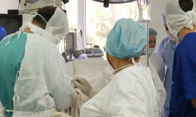 В Черновцах молодая женщина родила в лесу - пошла за грибами, а вернулась с доченькой