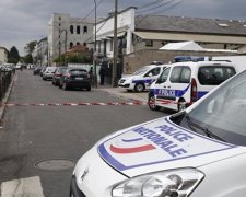 Терористи захопили до шести осіб у французькій церкві