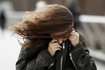 Оскаженіла стихія "роздягла" десятки будинків у Києві: відео вітряного Апокаліпсису
