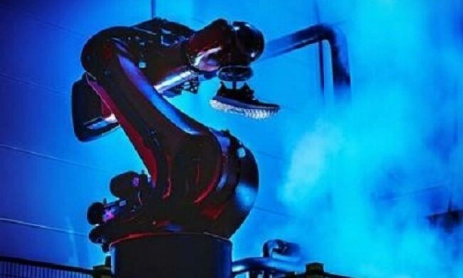 Adidas доручить роботам виробництво кросівок
