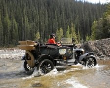 Подружжя проїхало на Ford 1915 року з Європи в ПАР