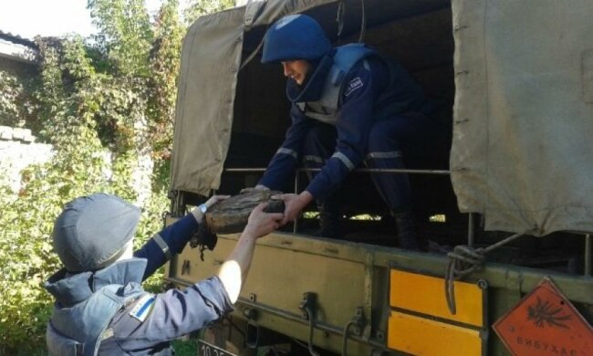 У Кіровоградську річку підкинули протитанкову міну (фото)