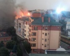 Удар блискавки спричинив пожежу в багатоповерхівці