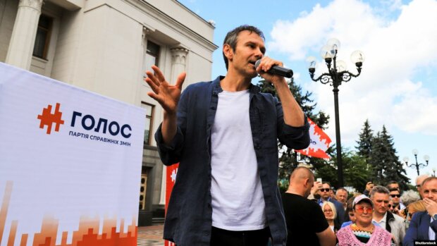 Вакарчук из "Голоса" эмоционально высказался об освобождении пленников Путина: это еще не конец