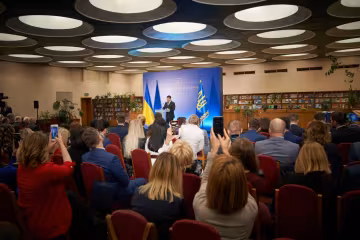 Зеленскому указали на то, как решить вопрос оккупированного Крыма: "Прийти к Кремлю и..."