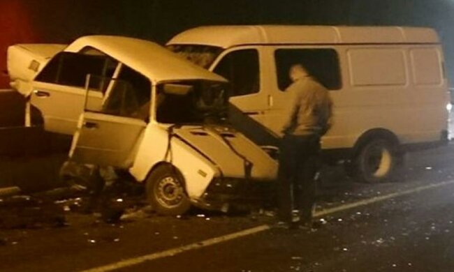 У кримській аварії кілька авто зім'яло у тунелі (фото)