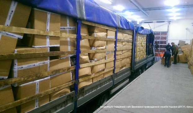 На Волыни обнаружили контрабанду одежды из Лондона на полмиллиона гривен (фото)