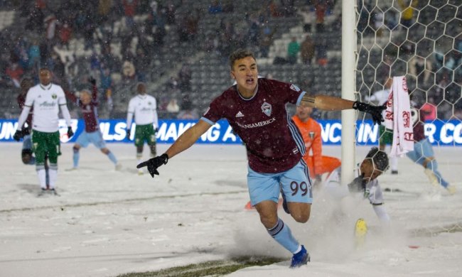 В США самый холодный матч в истории подарил шесть голов и удаление: видео