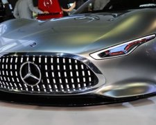 Mercedes-Benz впроваджує бездротову зарядку для електрокарів