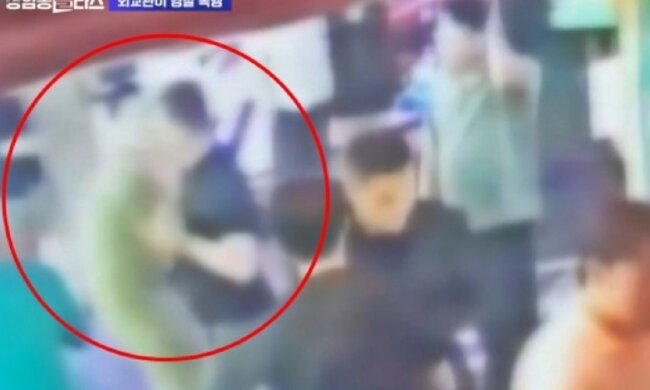 Дипломат зганьбився у Південній Кореї. Фото: корейські ЗМІ