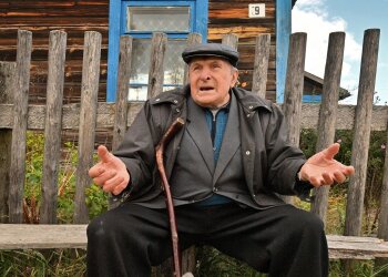 Пенсионер на улице