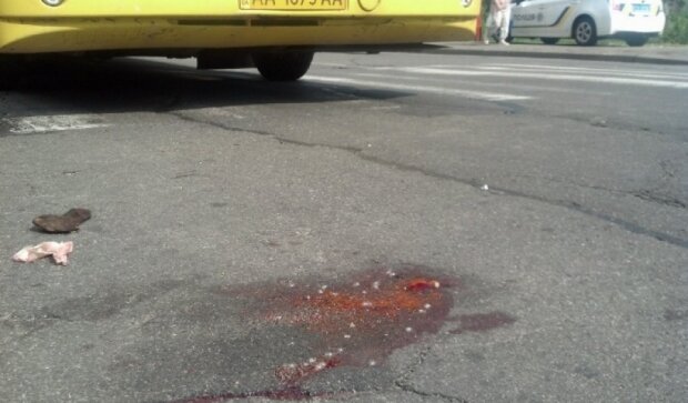 У Києві автобус збив жінку на переході