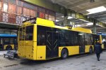 У Києві тролейбус розчавив людину на смерть: моторошні подробиці дивної аварії
