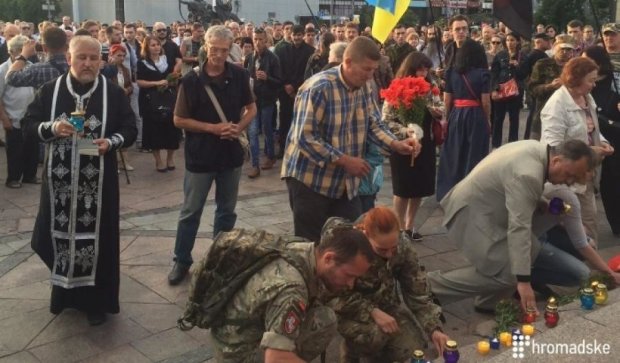 На Майдані запалили свічки пам'яті загиблих в Бутівці бійців
