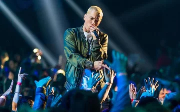 Эминем "зиганул" перед темнокожими и передал привет Трампу