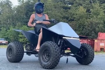 Tesla Cyberquad, скриншот видео