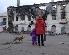 "Хочу жить, как раньше": боевики заставляют работать людей за еду