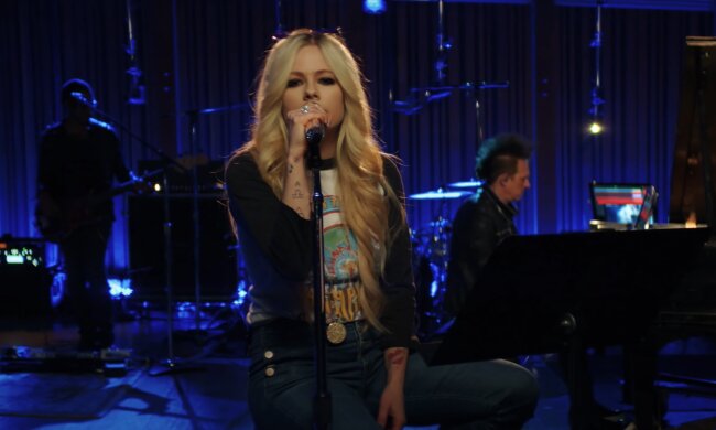 Авріл Лавін, скріншот із відео