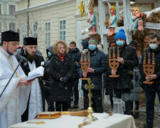 У Львові на площі Ринок освятили воду, фото Львівська ОДА