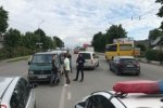 Чиновник і помічник депутата вирішили побитися на трасі в Тернополі: забіяк розбороняла поліція