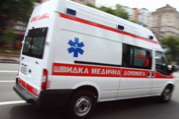 В Києві згоріло дві карети швидкої допомоги (відео)