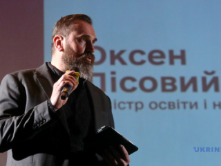 Учні на уроці «Захист України»