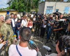 Промедление или расчет: почему Рада затягивает со статусом Донбасса