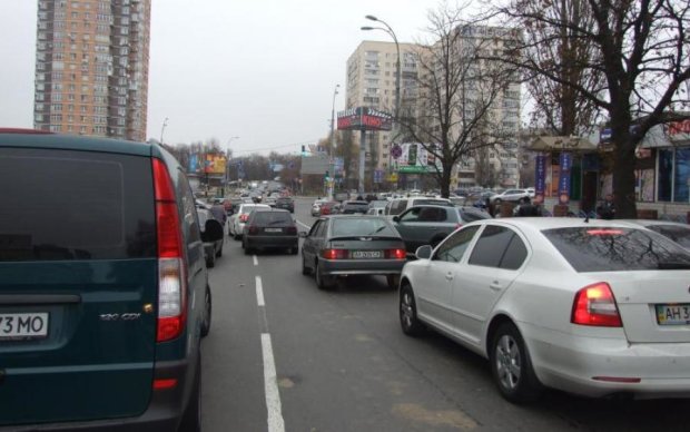 В Киеве автомобили сыграли в домино: видео