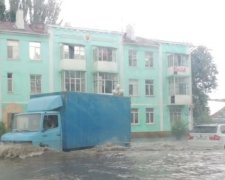 Керчь "поплыла" после аномального ливня