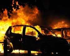 Пожежа знищила майже півтора десятка авто в Криму