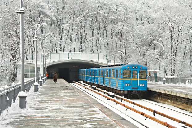 Киевское метро продлит работу на час