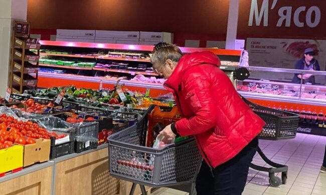 Українці у супермаркеті, фото: Знай.ua