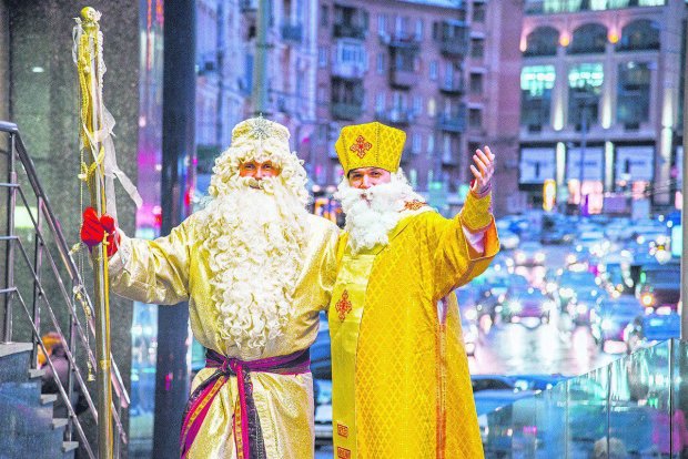 Святий Миколай проти Діда Мороза: соцопитування показало, у кого найбільше вірять українці
