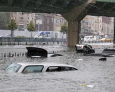 Водоспад з машин: стихійне лихо перетворило Туреччину в пекло