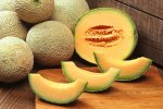 Укрепляет кости, но вызывает диарею: польза и вред от употребления дыни