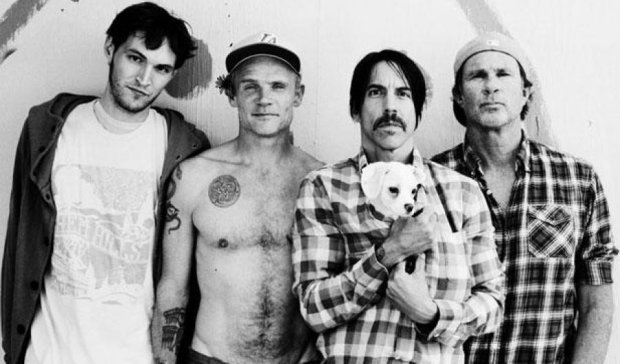 "Red Hot Chili Peppers" покатались голышом по Лос-Анджелесу