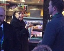 Меркель повечеряла в брюссельській забігайлівці (відео)