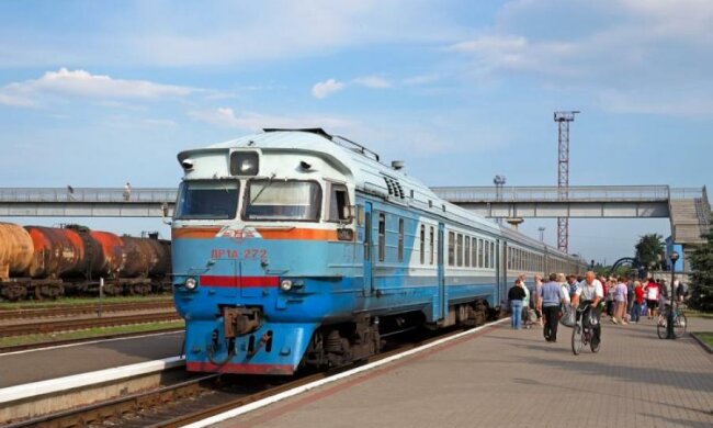 Точно не в ЄС: пасажирський поїзд загорівся на ходу