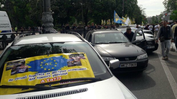 Евробляхери на грани "взрыва"- тысячи активистов договариваются о самой масштабной акции в Правительственном квартале